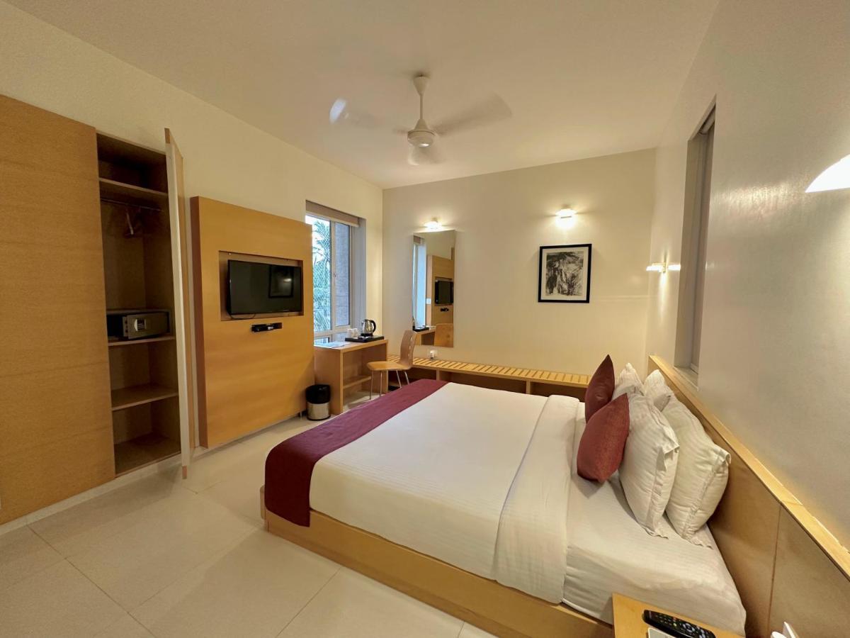 Patria Suites Rajkot Exterior foto