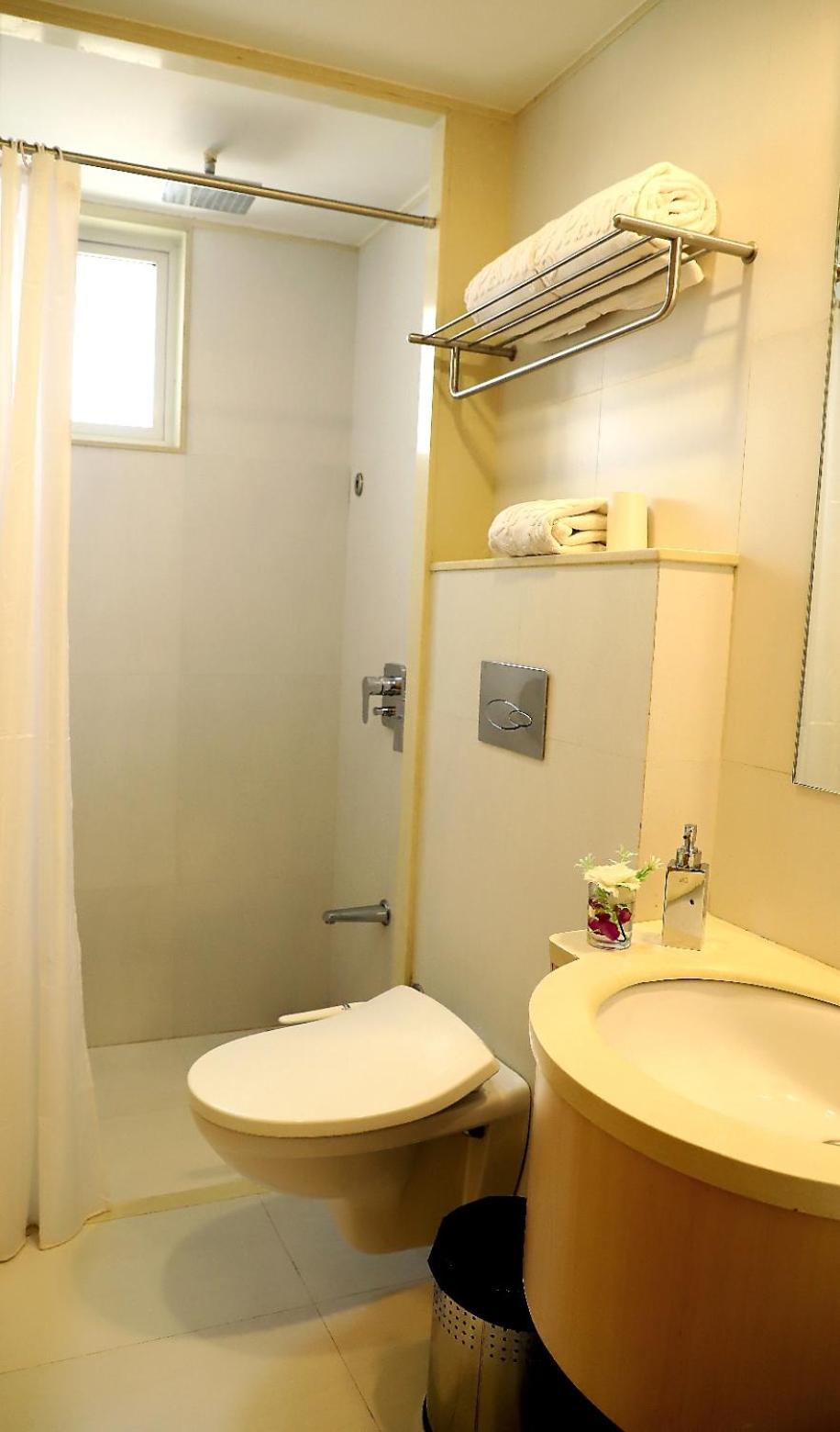 Patria Suites Rajkot Exterior foto
