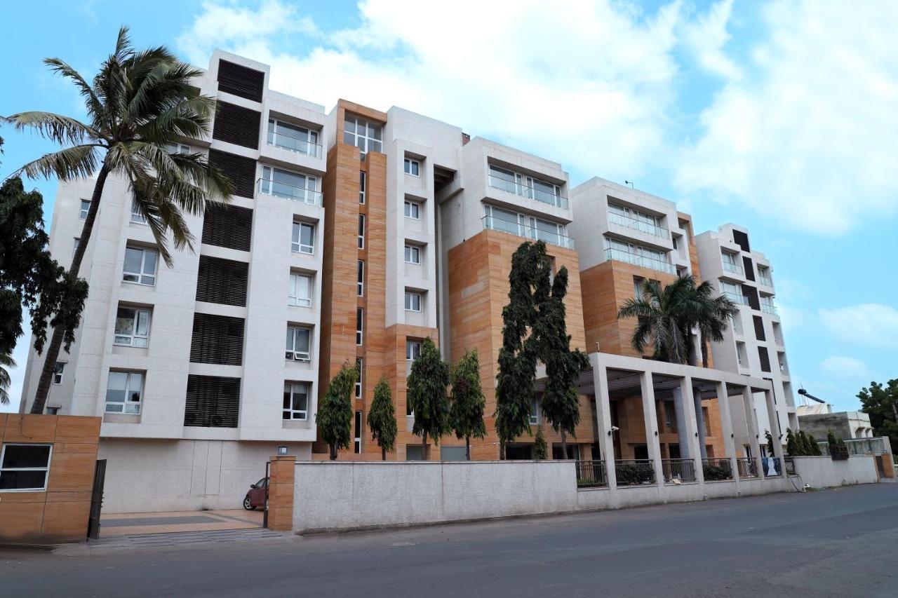 Patria Suites Rajkot Exterior foto