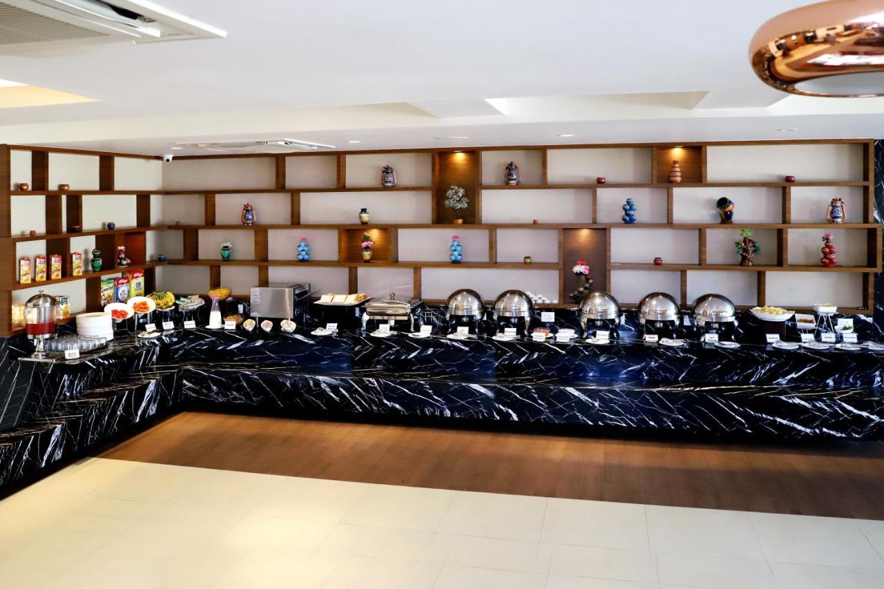Patria Suites Rajkot Exterior foto